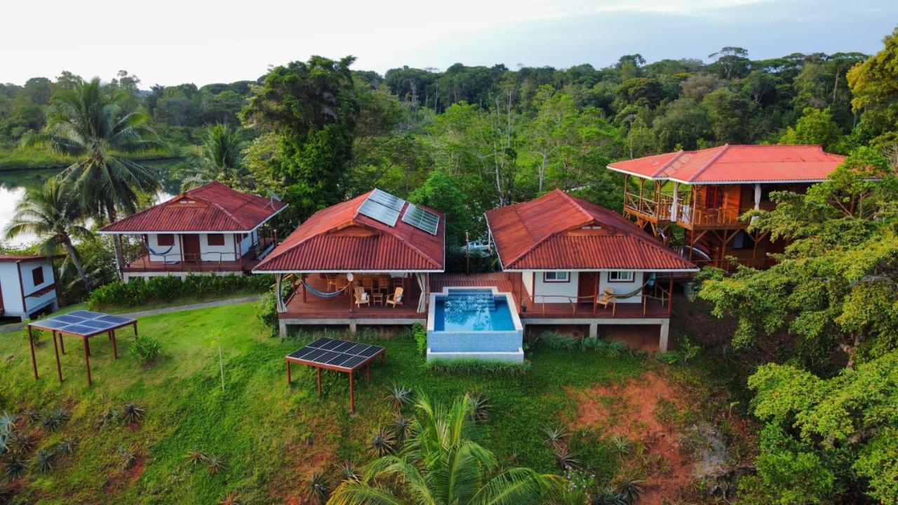Casa Marlin Bed & Breakfast Bocas del Toro Exterior photo