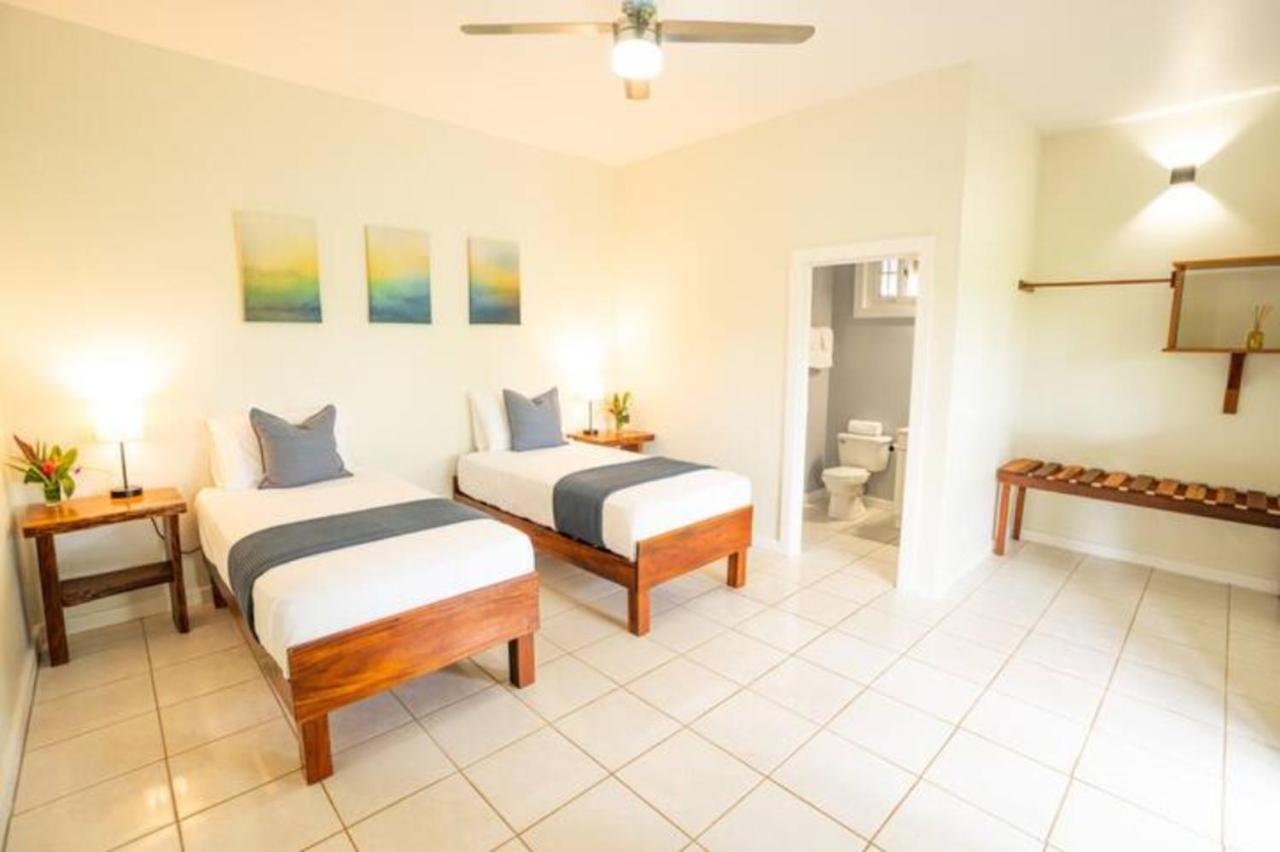 Casa Marlin Bed & Breakfast Bocas del Toro Exterior photo
